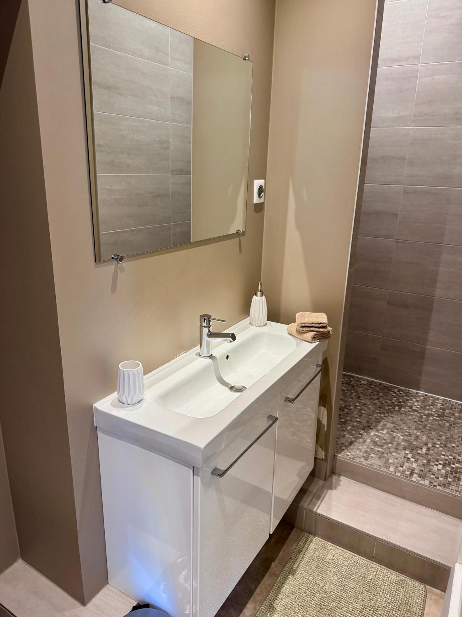Wisteria Bed & Breakfast Fontainebleau Room photo